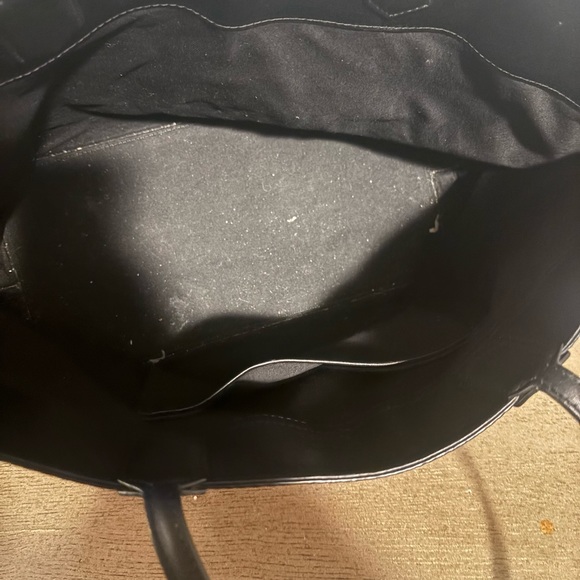 Authentic MCM burgundy shoulder bag in good condition - Picture 3 of 3